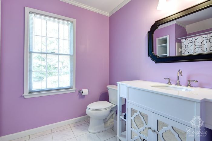 post_traditional-full-bathroom-with-crown-molding-i_g-IStwc4jgnjaclq0000000000-VUsoQ