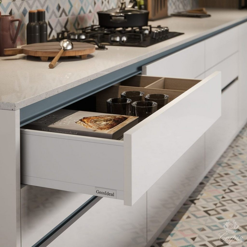 Кутова кухня #17 у темних тонах з елементами дерева - Світ меблів СОФІЯ