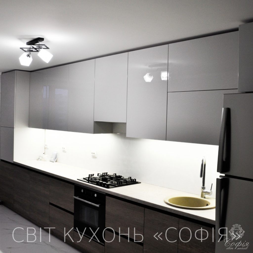 Сучасна кухня #32 у світлих кольорах з елементами дерева - Світ меблів СОФІЯ