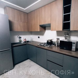 Сучасна кухня #39 у сірих кольорах з елементами дерева ID:14957