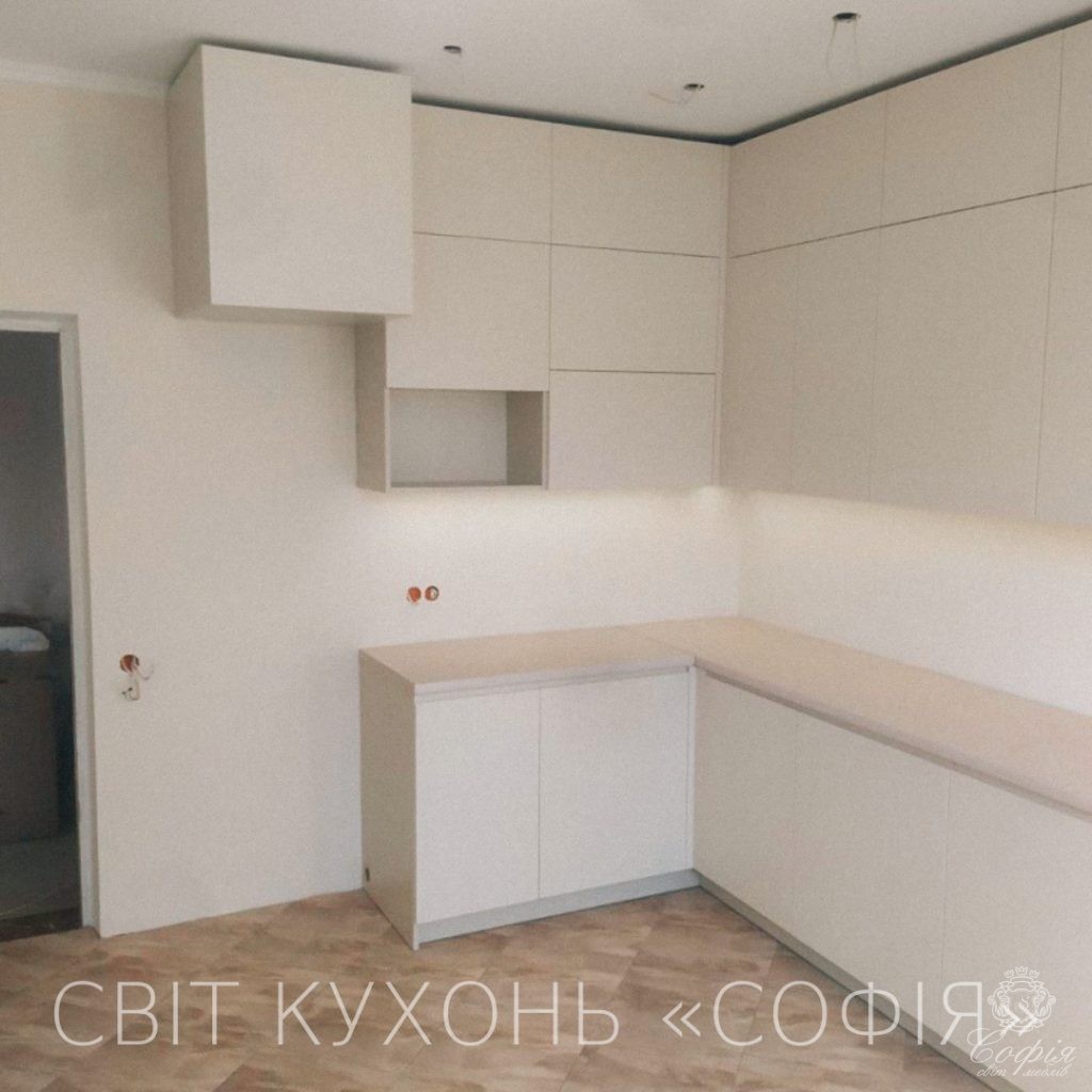 Кухня #42 у молочному кольорі та дерев'яною стільницею Кухня #42 у молочному кольорі та дерев'яною стільницею - Світ меблів СОФІЯ