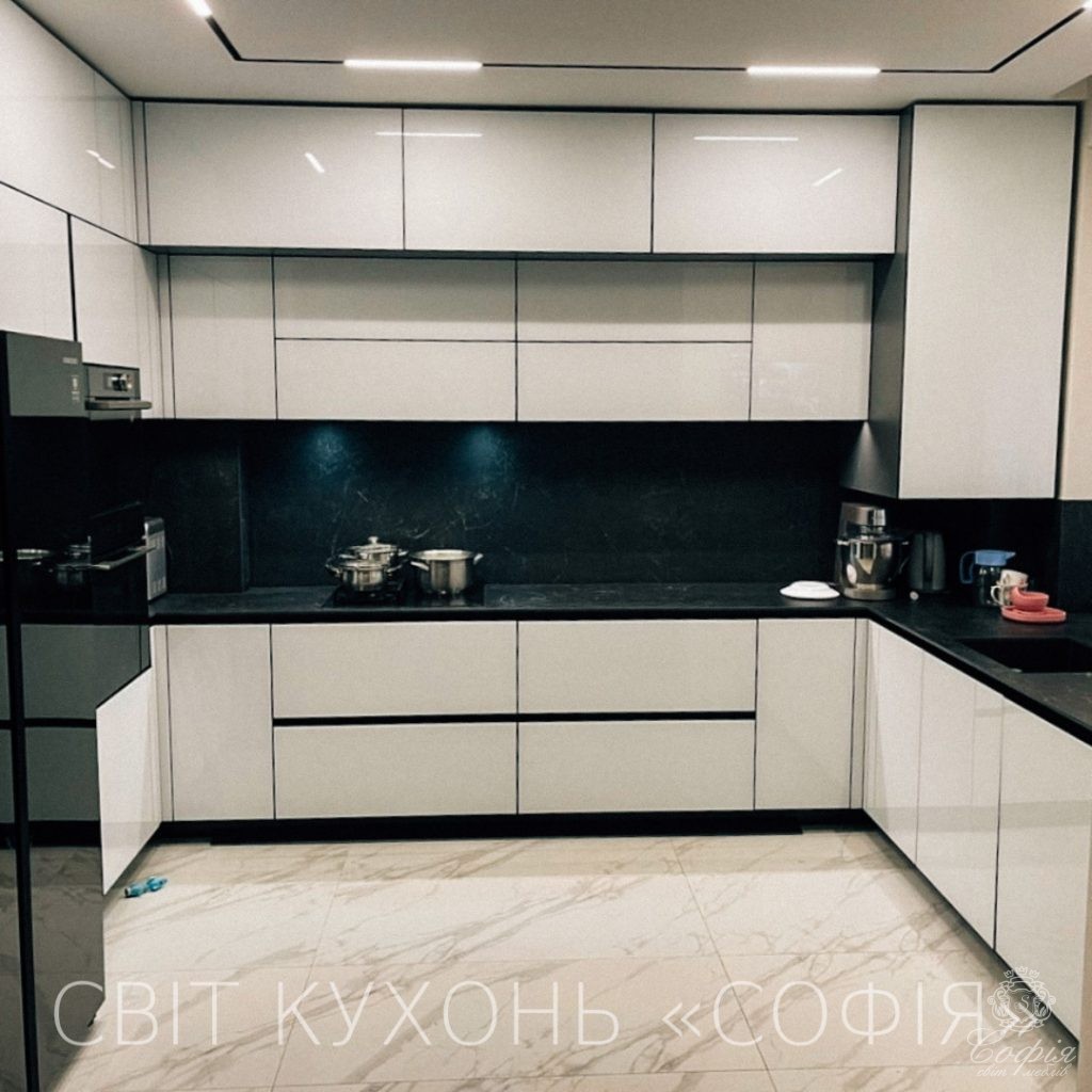 Сучасна кухня #46 у білих та темних кольорах - Світ меблів СОФІЯ
